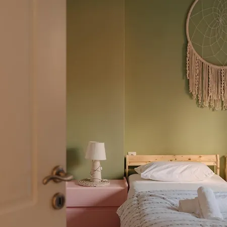 Lazarus 2bd In The Center Патра