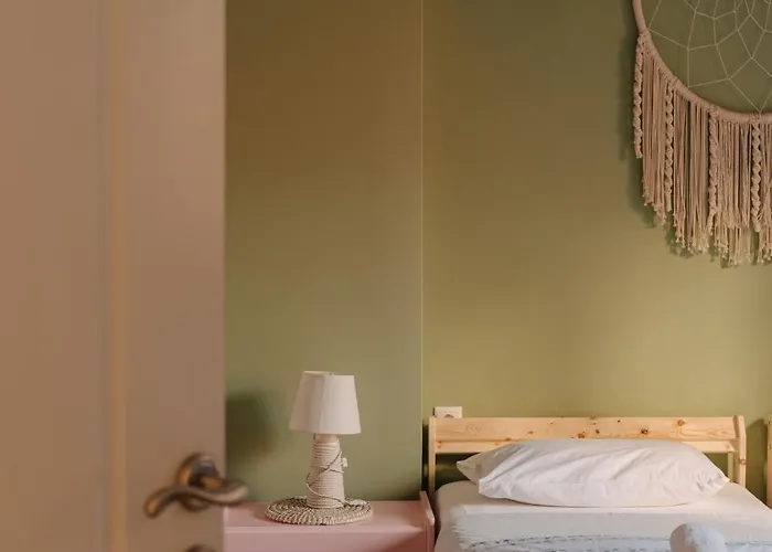 Lazarus 2bd In The Center Патра