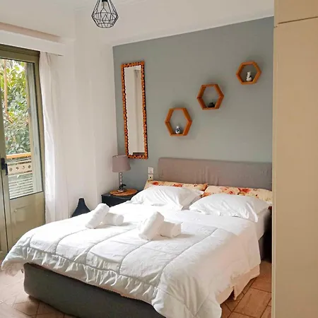 Lazarus 2bd In The Center