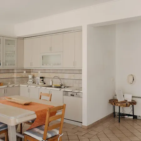 Lazarus 2bd In The Center *