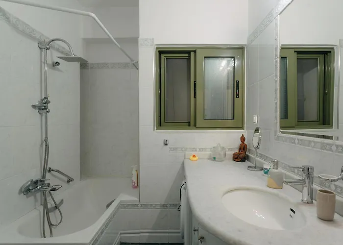 Lazarus 2bd In The Center Apartment Patras